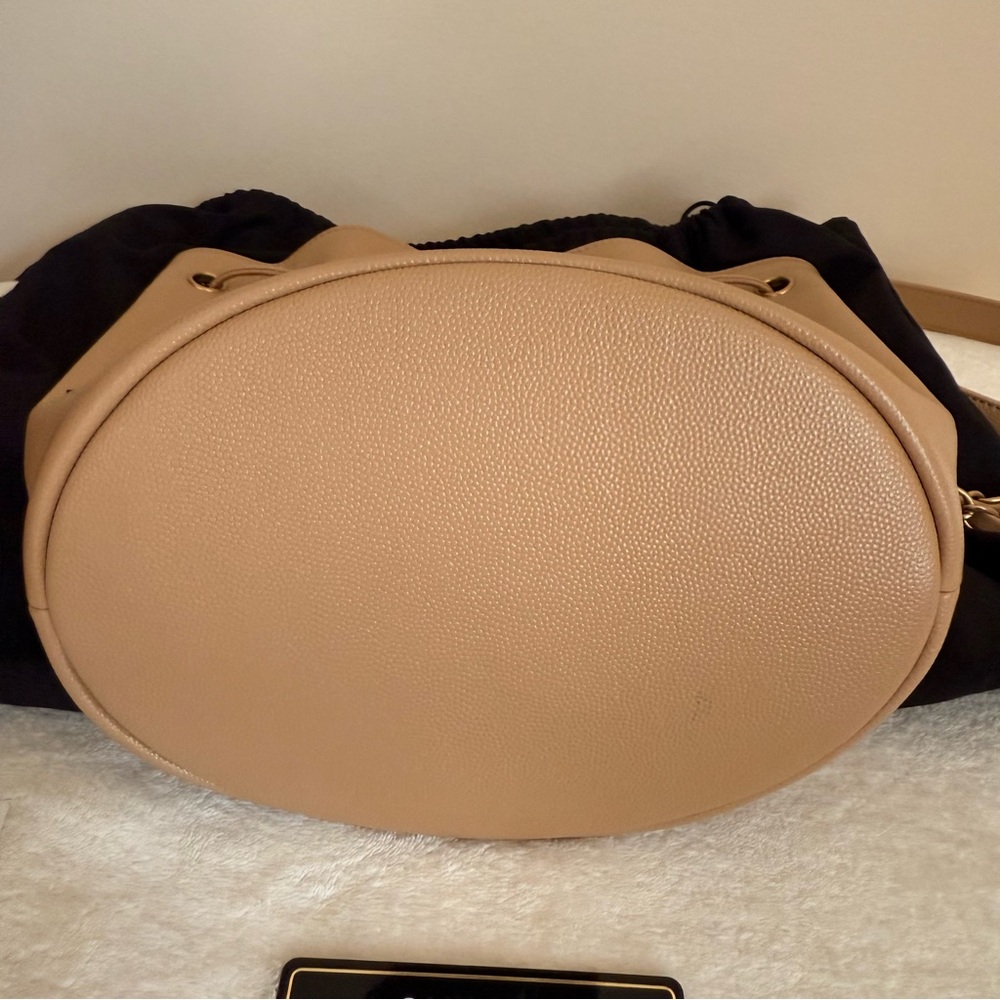 Chanel Tan 2019 Deauville Bucket Bag - Picture 4 of 16